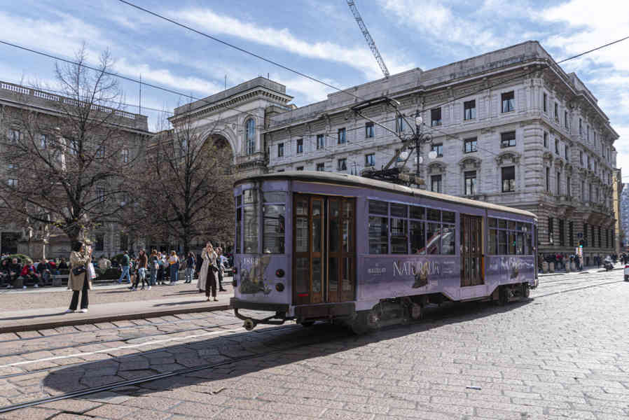 Italia - Milán 186 - tranvia.jpg